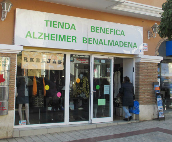 En marcha la campaña de rebajas en la tienda solidaria de AFAB Alzheimer Benalmádena