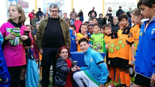 El campo de fútbol del Tomillar acogió el Torneo Solidario organizado por el Atlético Benamiel FC para la ONG Upendo Face Orphange Foundation