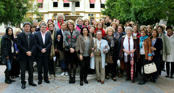 Más de 70 componentes de la Asociación de Mujeres y Residentes Foráneos participan en el programa 'Hoy nos vamos a Diputación'
