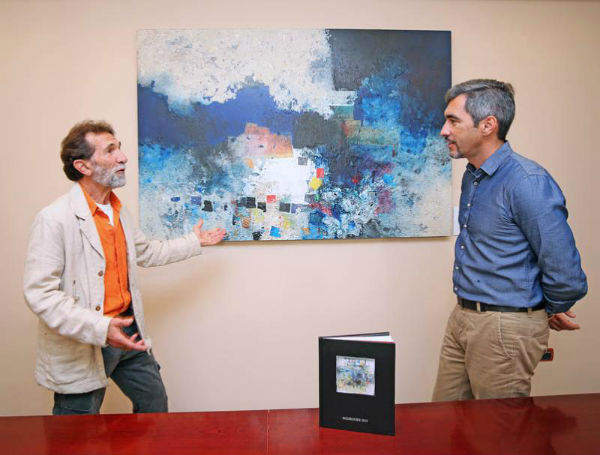 El artista local Pablo Rodríguez Guy dona una de sus obras a la Alcaldía de Benalmádema