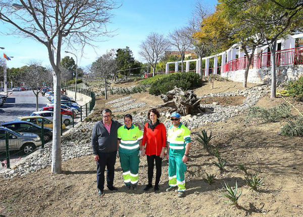 El Ayuntamiento acomete la mejora y acondicionamiento de la zona ajardinada del Edificio Innova