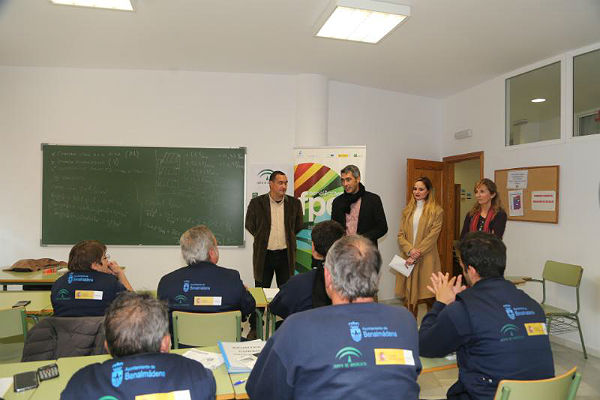 El Alcalde Víctor Navas y la Concejala Beatriz Olmedo mantienen un encuentro con los alumnos en prácticas de los Cursos de Formación Porfesional