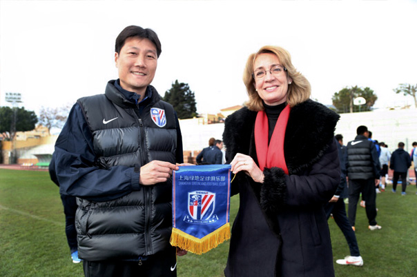 El equipo de fútbol de primera división Shangai Greenland elige Benalmádena para celebrar su pretemporada
