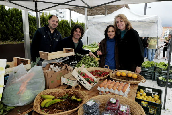 La regidora visita el Mercado Ecológico, una de las principales citas comerciales en la Costa del Sol.