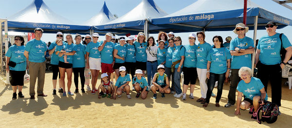 La XIII Marcha Solidaria 'Walkathon 2015' cita a mas de 1.200 personas en el paseo marítimo de Sunset Beach 