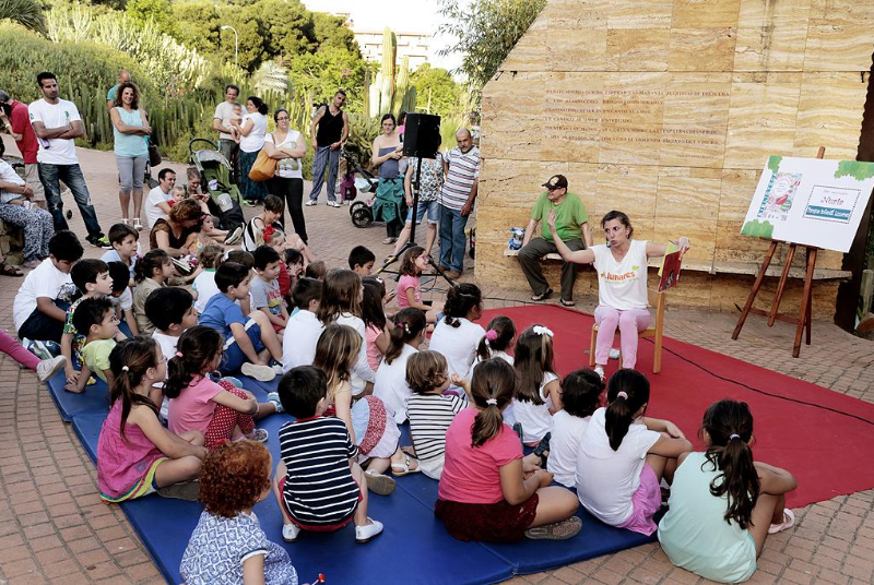 TARDES DE BIBLIOTECA EN EL PARQUE DE LA PALOMA