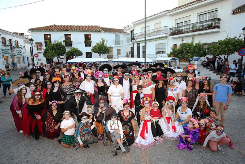 DESFILE DE CATRINAS Y CALAVERAS. 18.30 Horas.