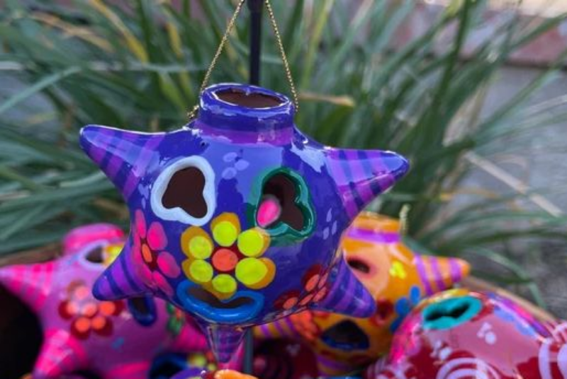 TALLER DE CERÁMICA. DECORA TU PIÑATA NAVIDEÑA. 11:00 Horas