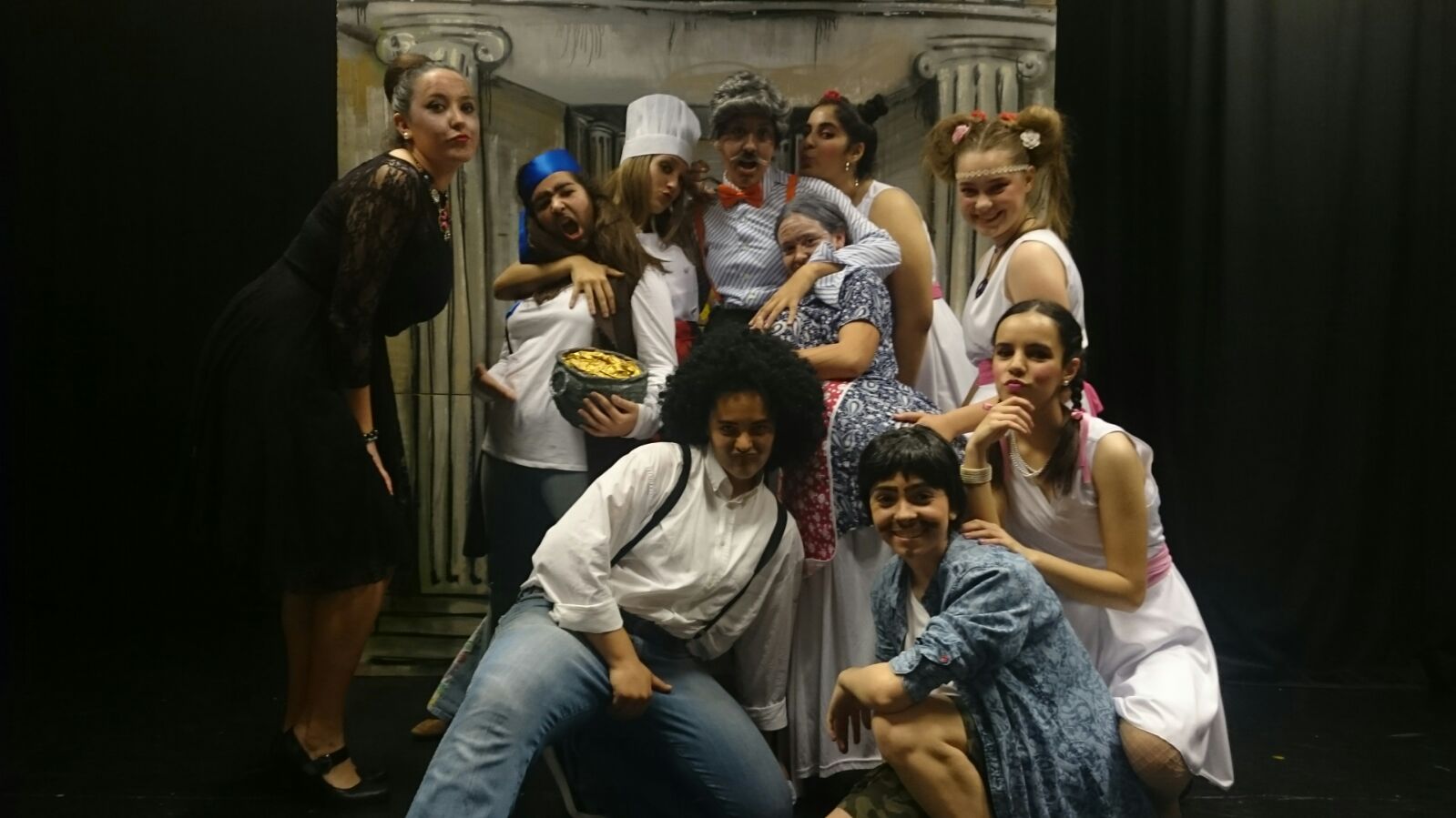 XXV Muestra de Teatro de Centros Docentes y Aficionados. 'Aulularia, La Comedia de la Ollita'