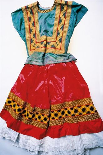 El Vestido Tradicional de la Mujer Mexicana