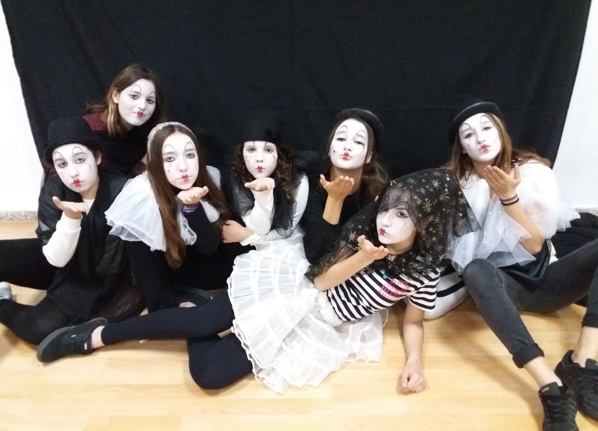 XXV Muestra de Teatro de Centros Docentes y Aficionados. '8 Mujeres'