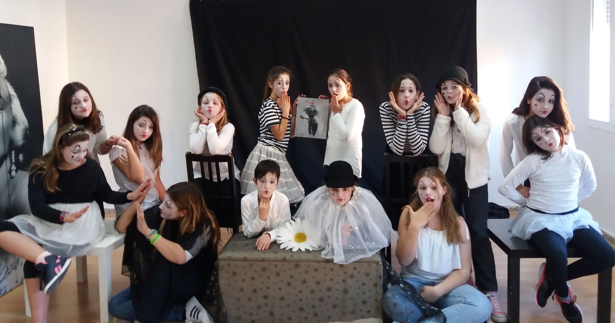 XXV Muestra de Teatro de Centros Docentes y Aficionados. 'Alicia en el País de las Maravillas, El Regreso'